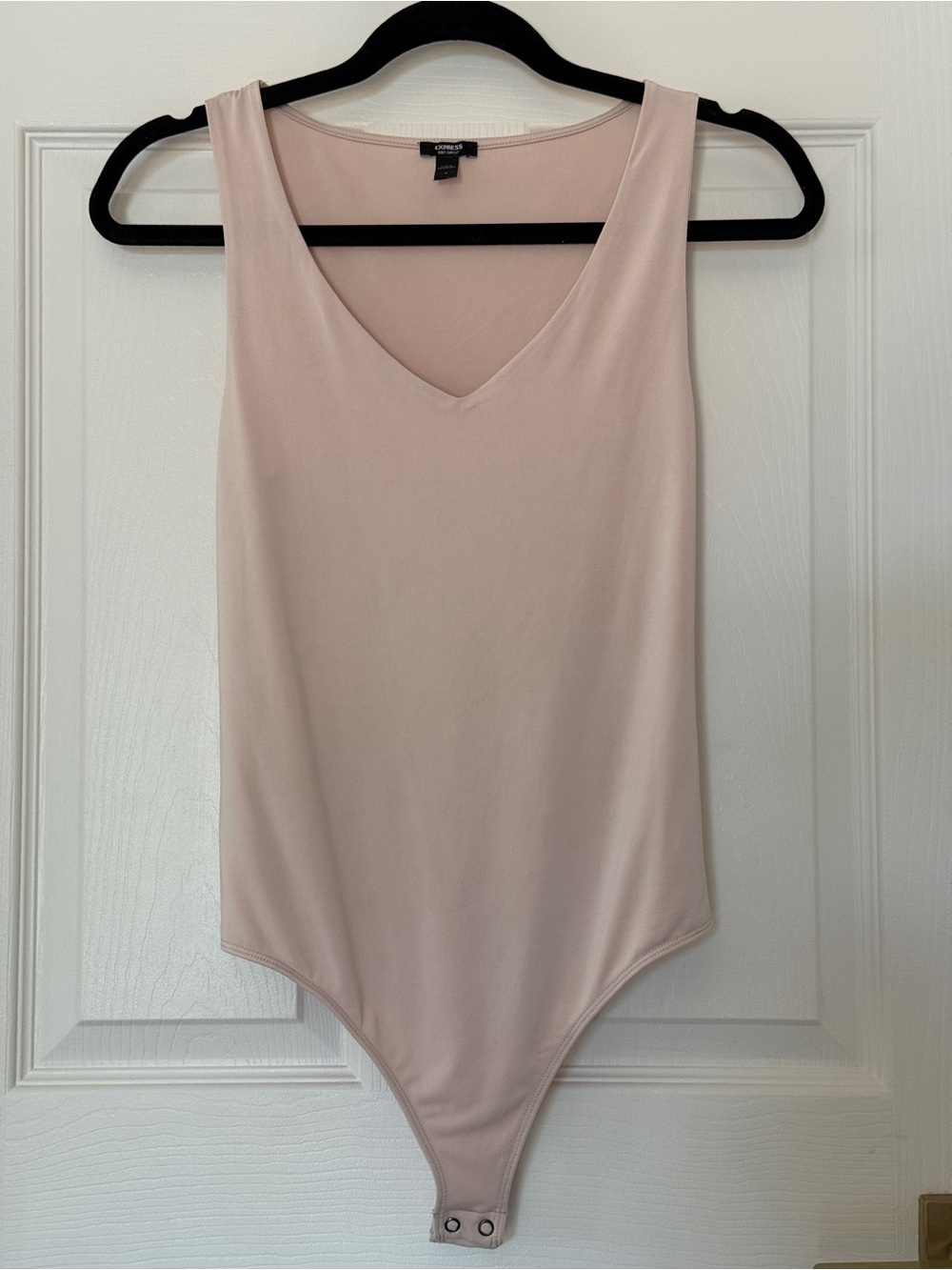 Express Women's Body Contour Soft V-Neck Blush Bodysuit, Size Small